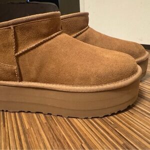 UGG Ulta Mini Platform 7